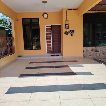 Afwan Homestay Klebang Melaka エクステリア 写真